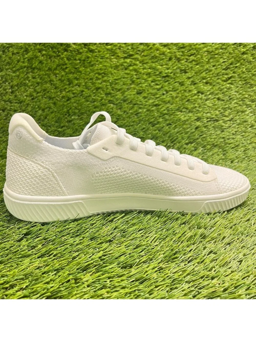 Flux Footwear Adapt Trainer White Mens Size 8 Womens Size 9.5 Athletic Shoes